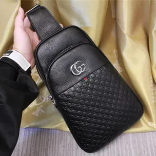 Gucci حقيبة كروس بودي مبطنة ماتلاسيه