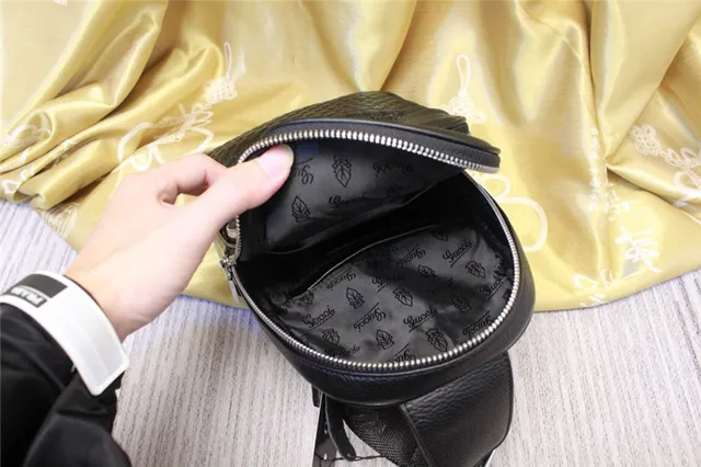 Gucci حقيبة كروس بودي مبطنة ماتلاسيه 2