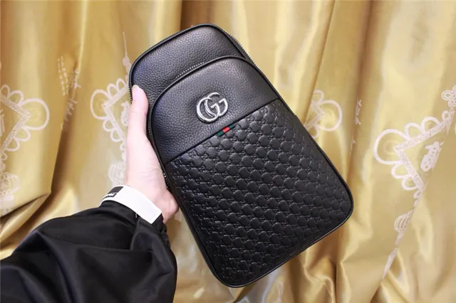 Gucci حقيبة كروس بودي مبطنة ماتلاسيه 3