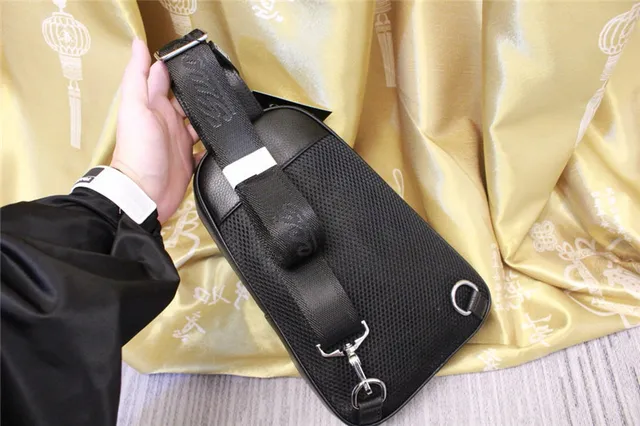 Gucci حقيبة كروس بودي مبطنة ماتلاسيه 5
