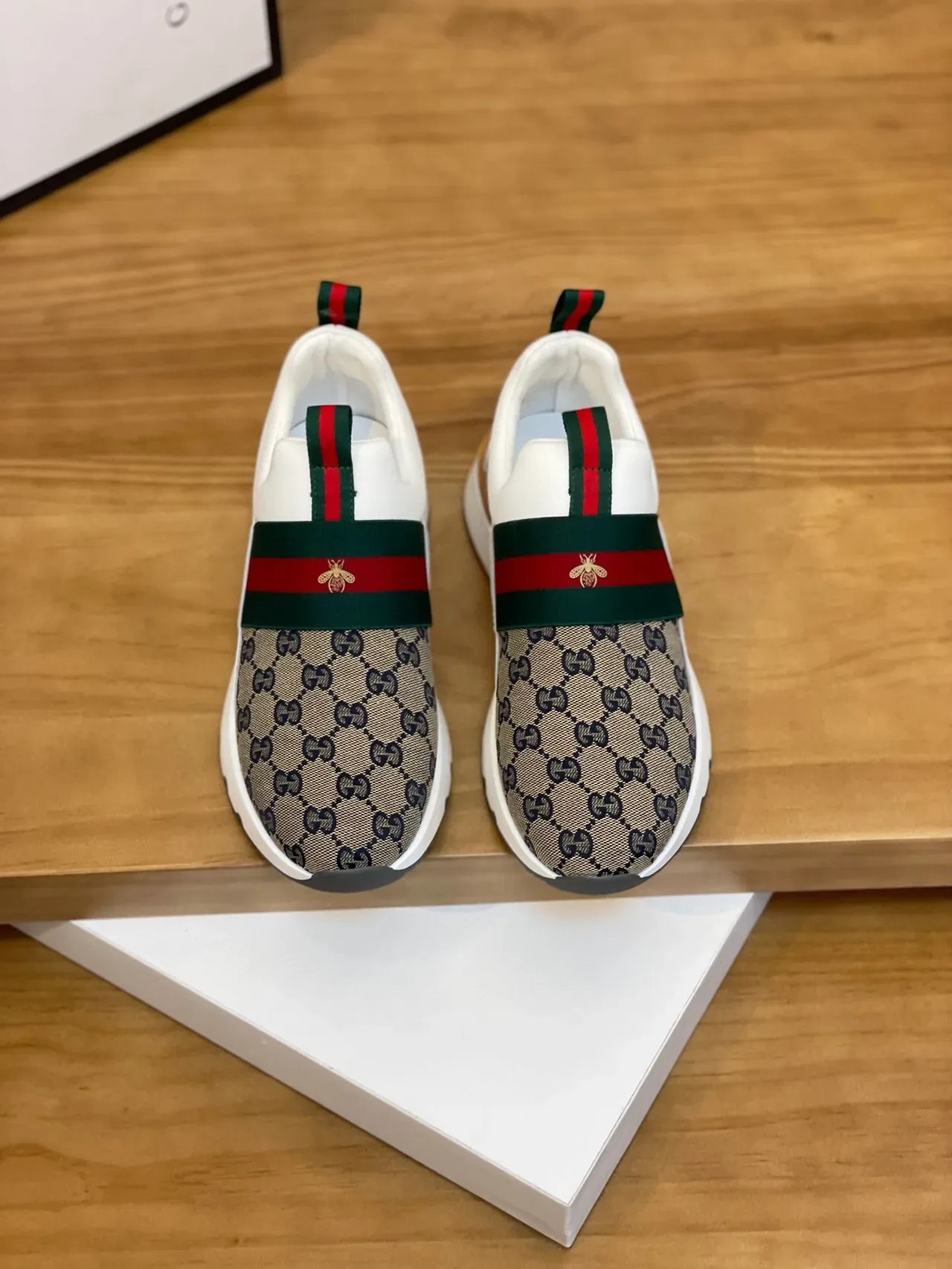 Gucci Screener 米色 GG Monogram Web Strap 生活方式运动鞋 2