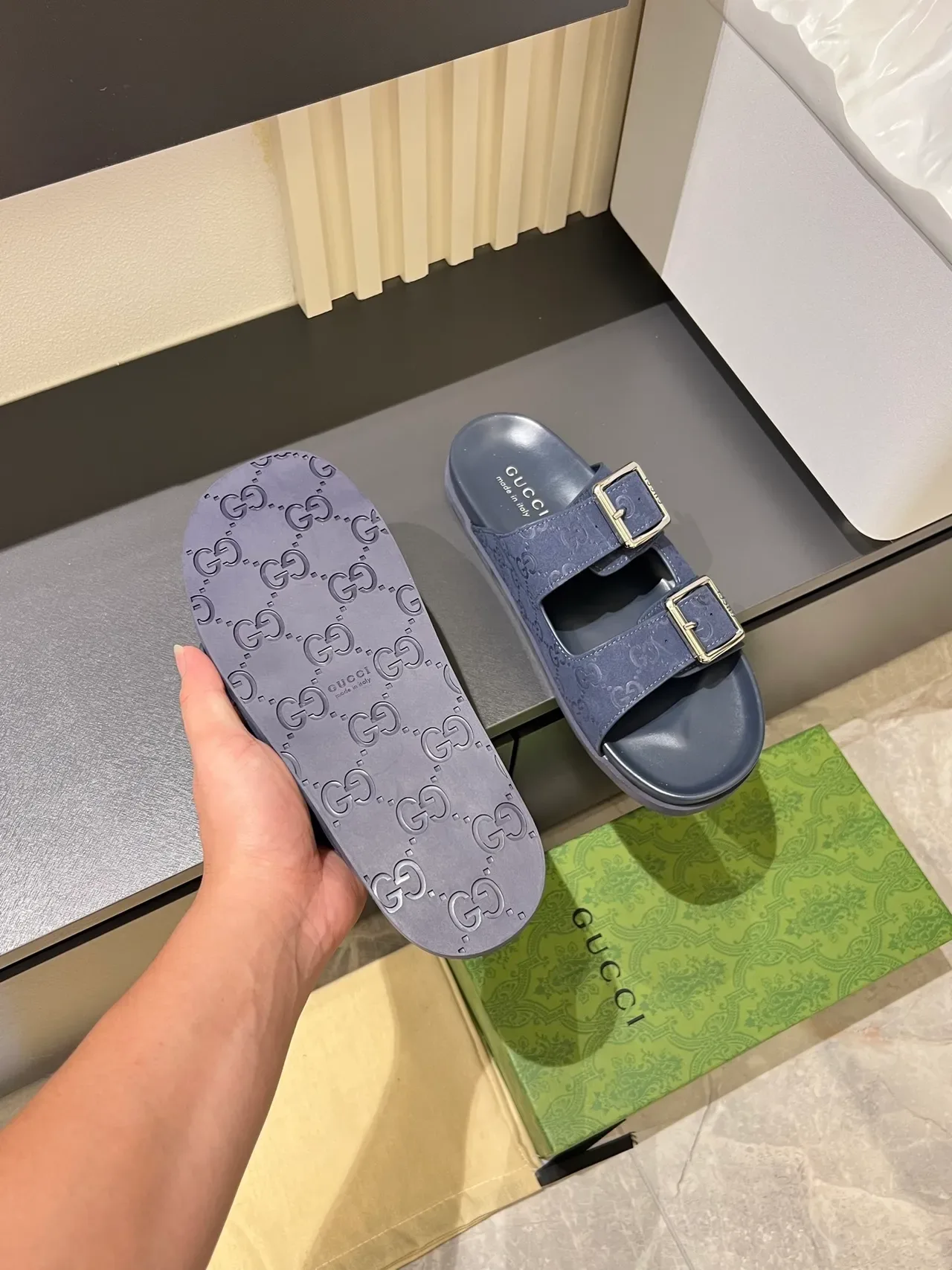 Gucci Screener Embossed GG Buckle Slide 休闲凉鞋 5