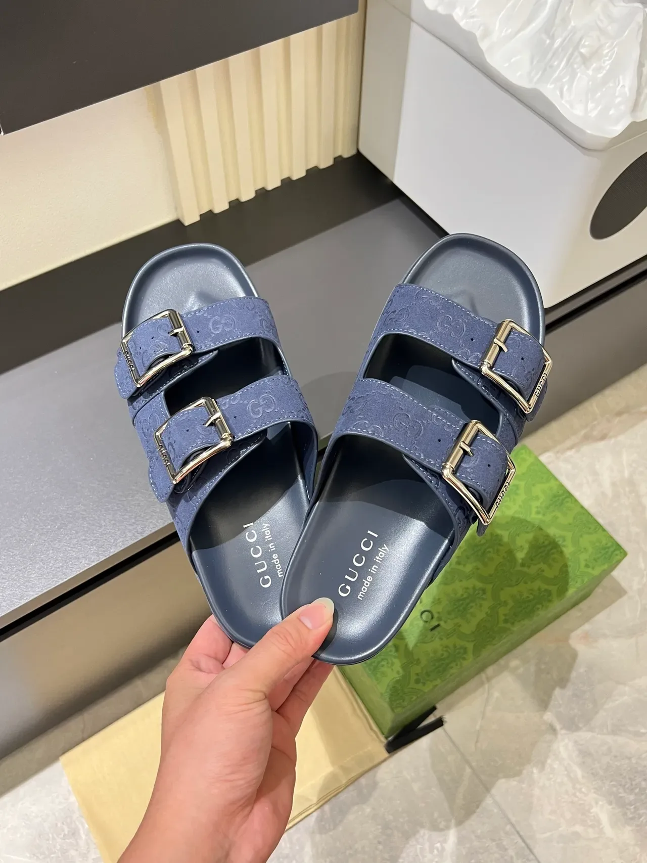 Gucci Screener Embossed GG Buckle Slide 休闲凉鞋 9