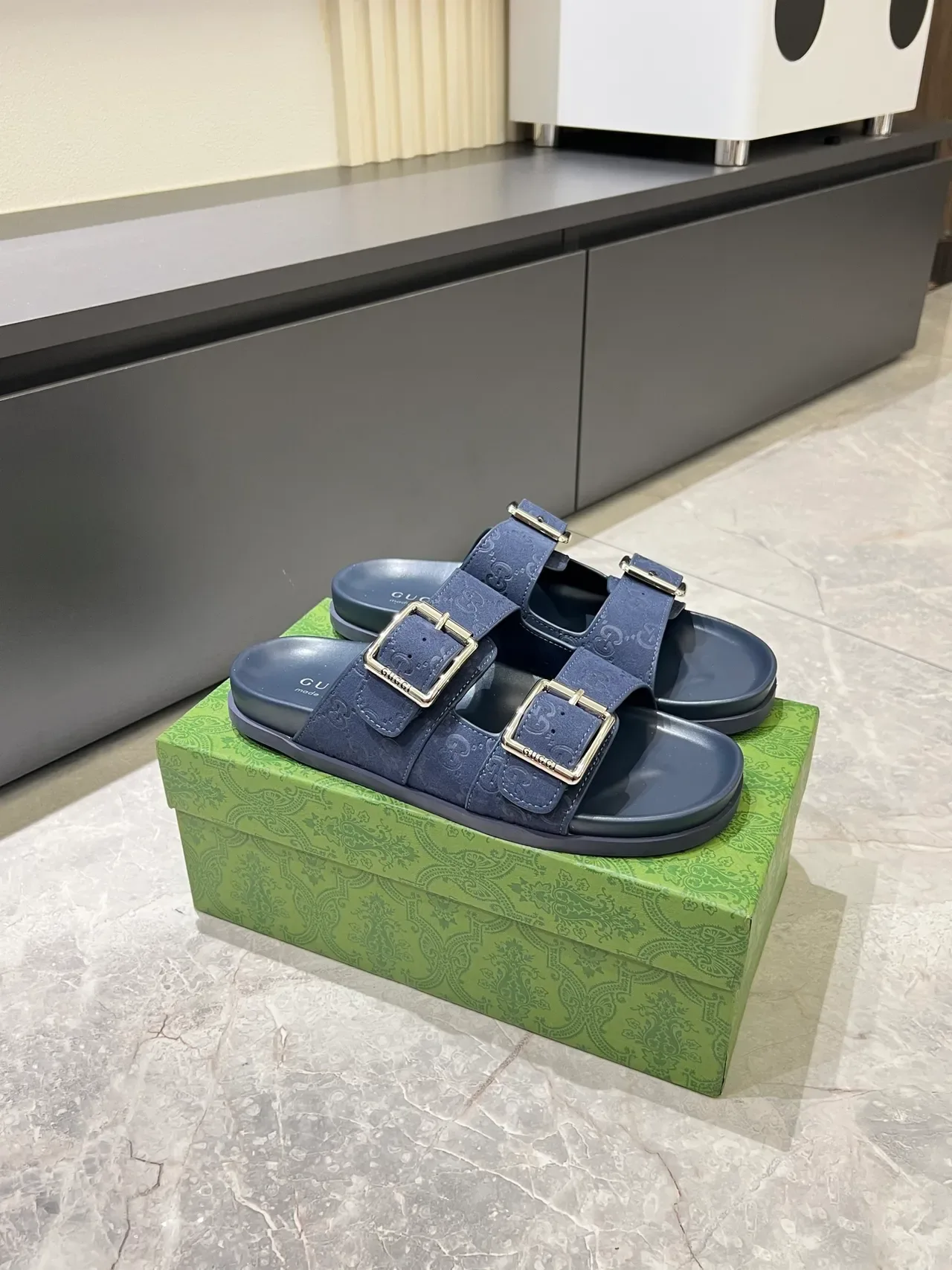 Gucci Screener Embossed GG Buckle Slide 休闲凉鞋 13