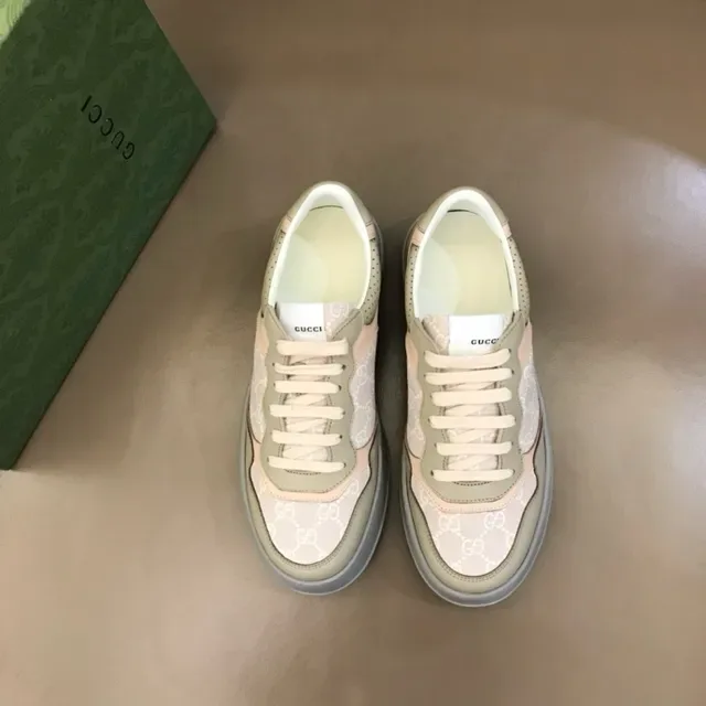 Gucci Screener GG Monogram Beige Rose vert sauge baskets lifestyle 4