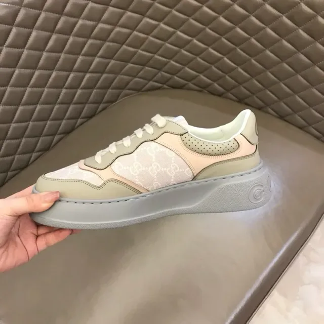 Gucci Screener GG Monogram Beige Rose vert sauge baskets lifestyle 5