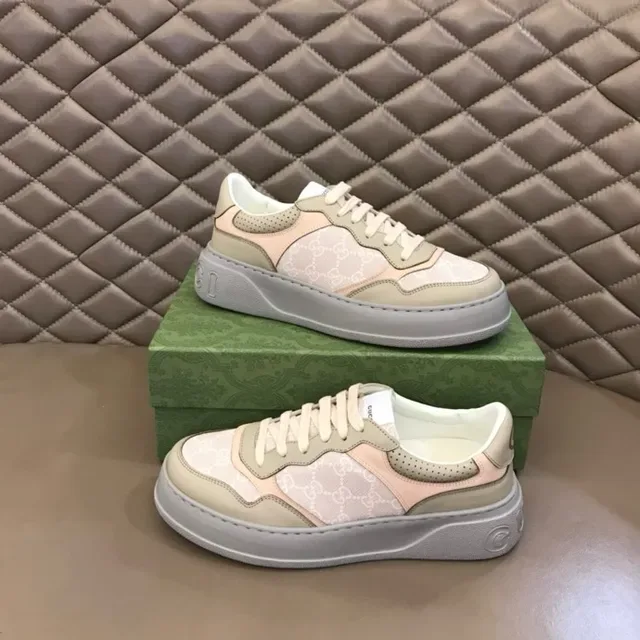 Gucci Screener GG Monogram Beige Rose vert sauge baskets lifestyle 9