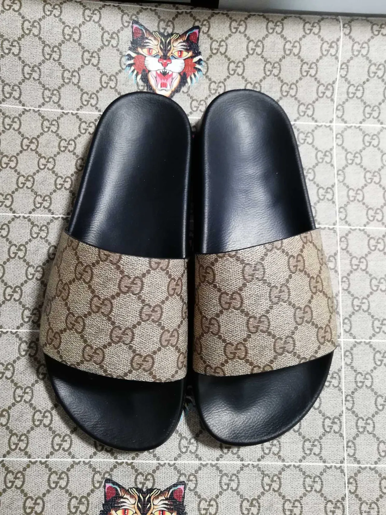 Gucci Screener GG Supreme Beige and Black Slippers 5