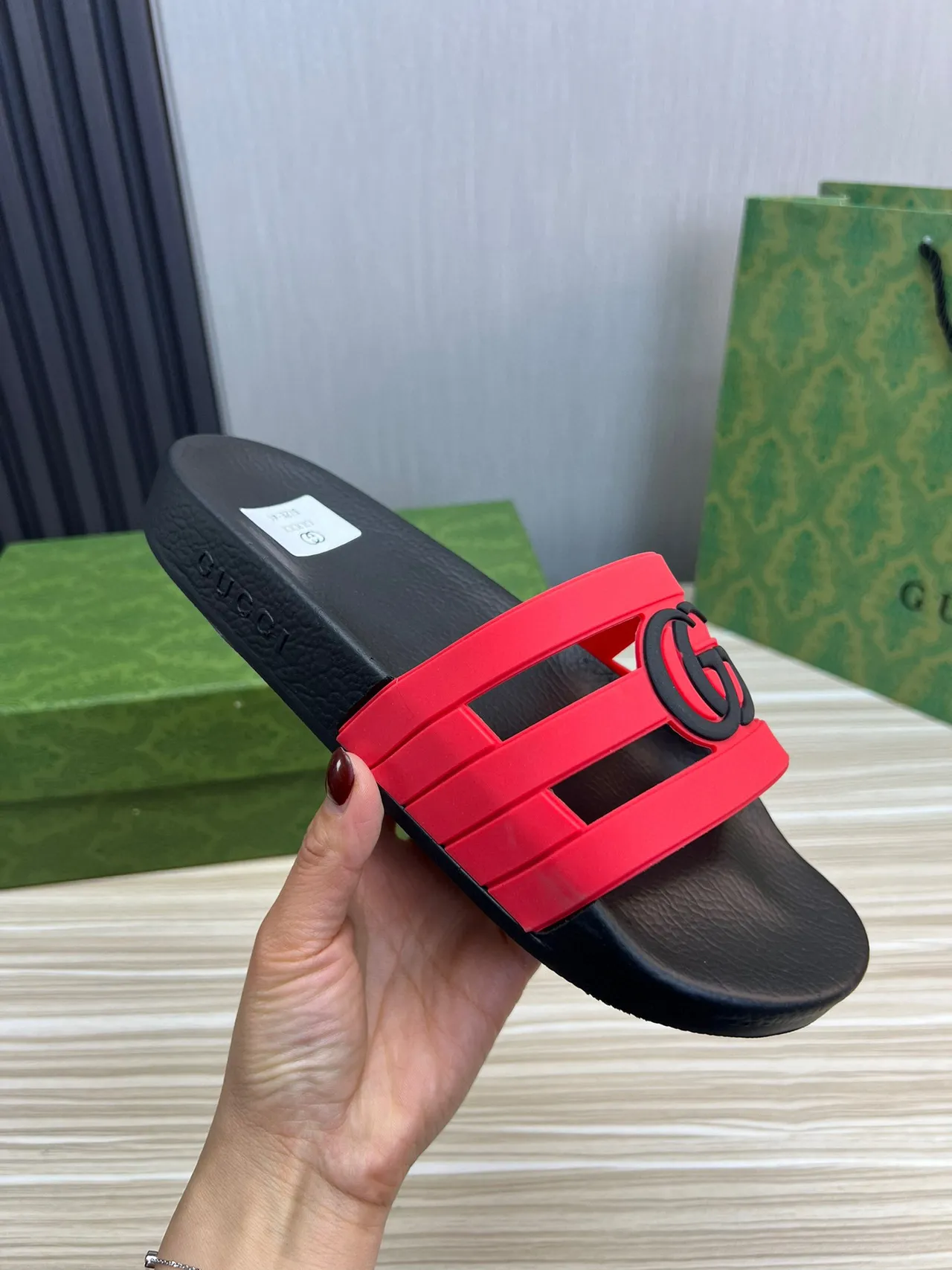 Gucci Screener Interlocking G Slides vermelho e preto 4