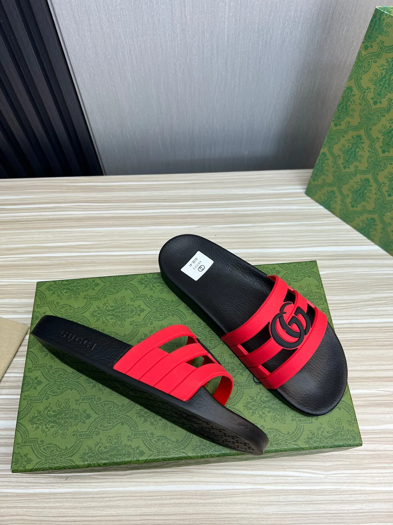 Gucci Screener Interlocking G Slides vermelho e preto 5