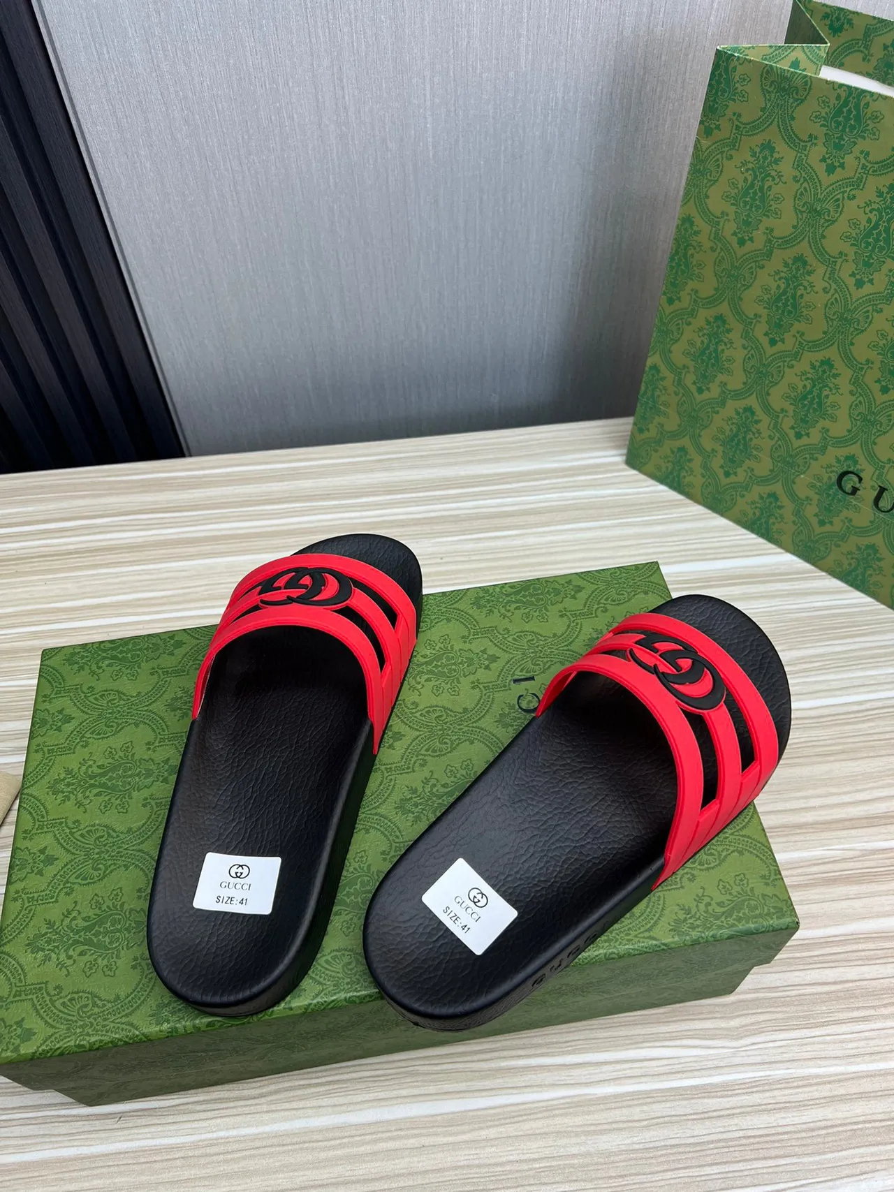 Gucci Screener Interlocking G Slides vermelho e preto 6