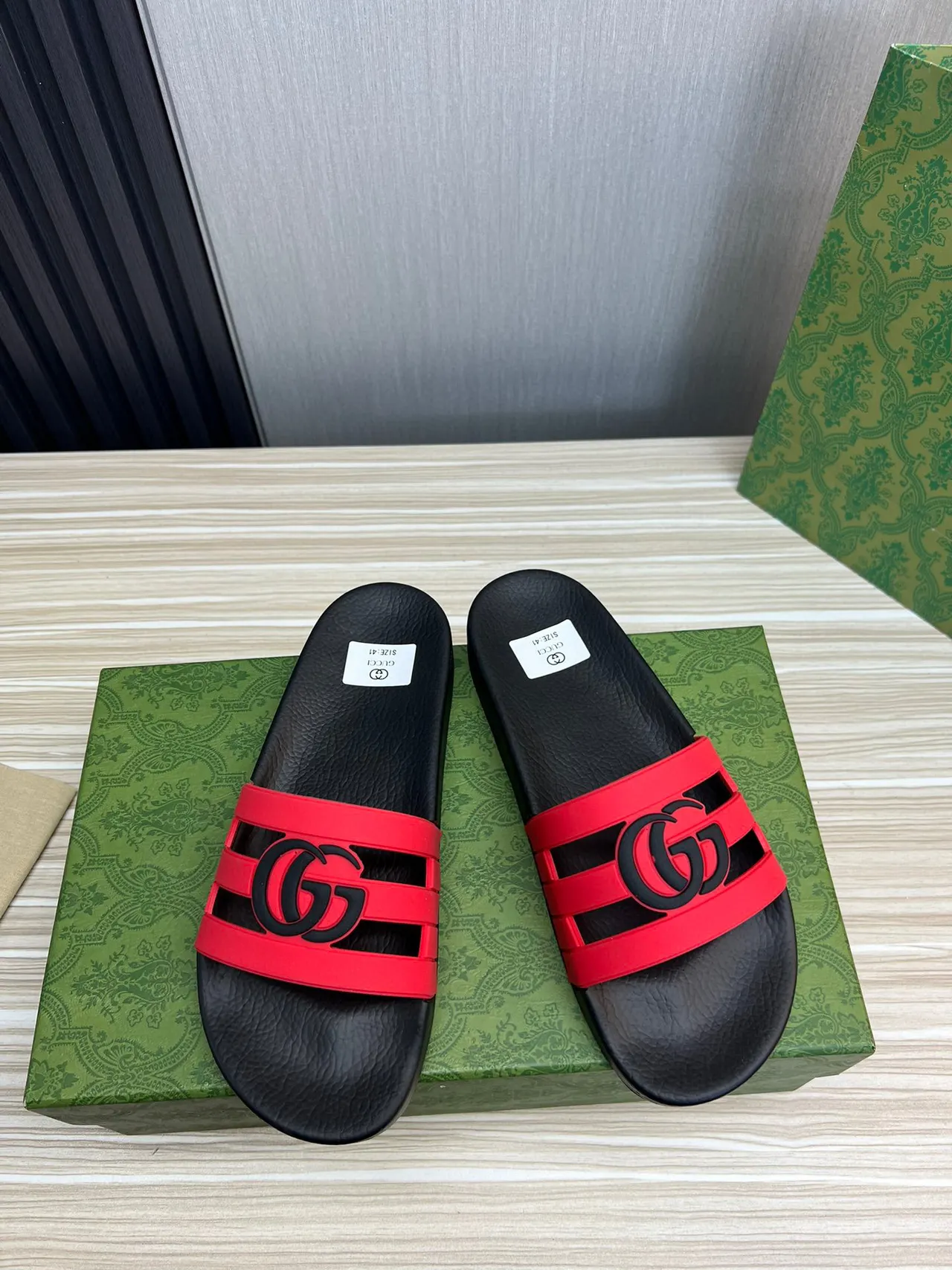 Gucci Screener Interlocking G Slides vermelho e preto 9