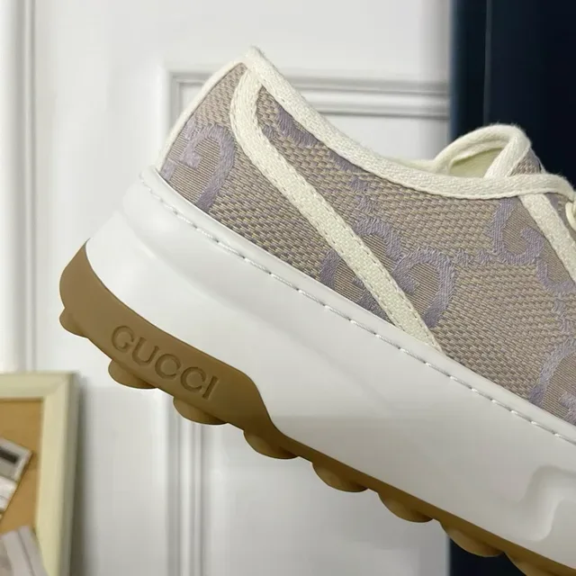 Gucci Screener baskets basses en maille et GG Monogram sneakers lifestyle 5