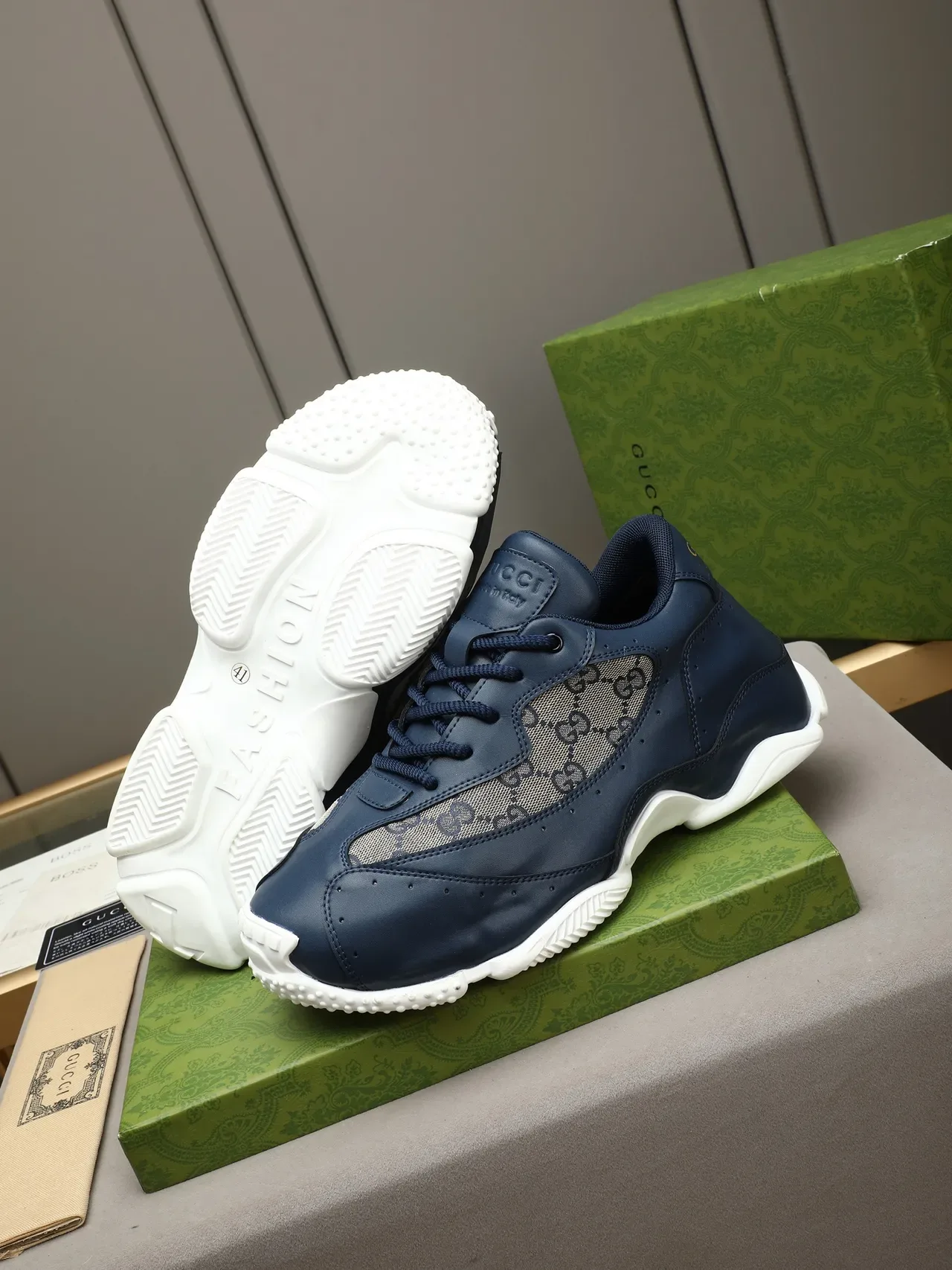 Gucci Screener Bleu marine et beige GG Monogram Lifestyle Sneakers 2