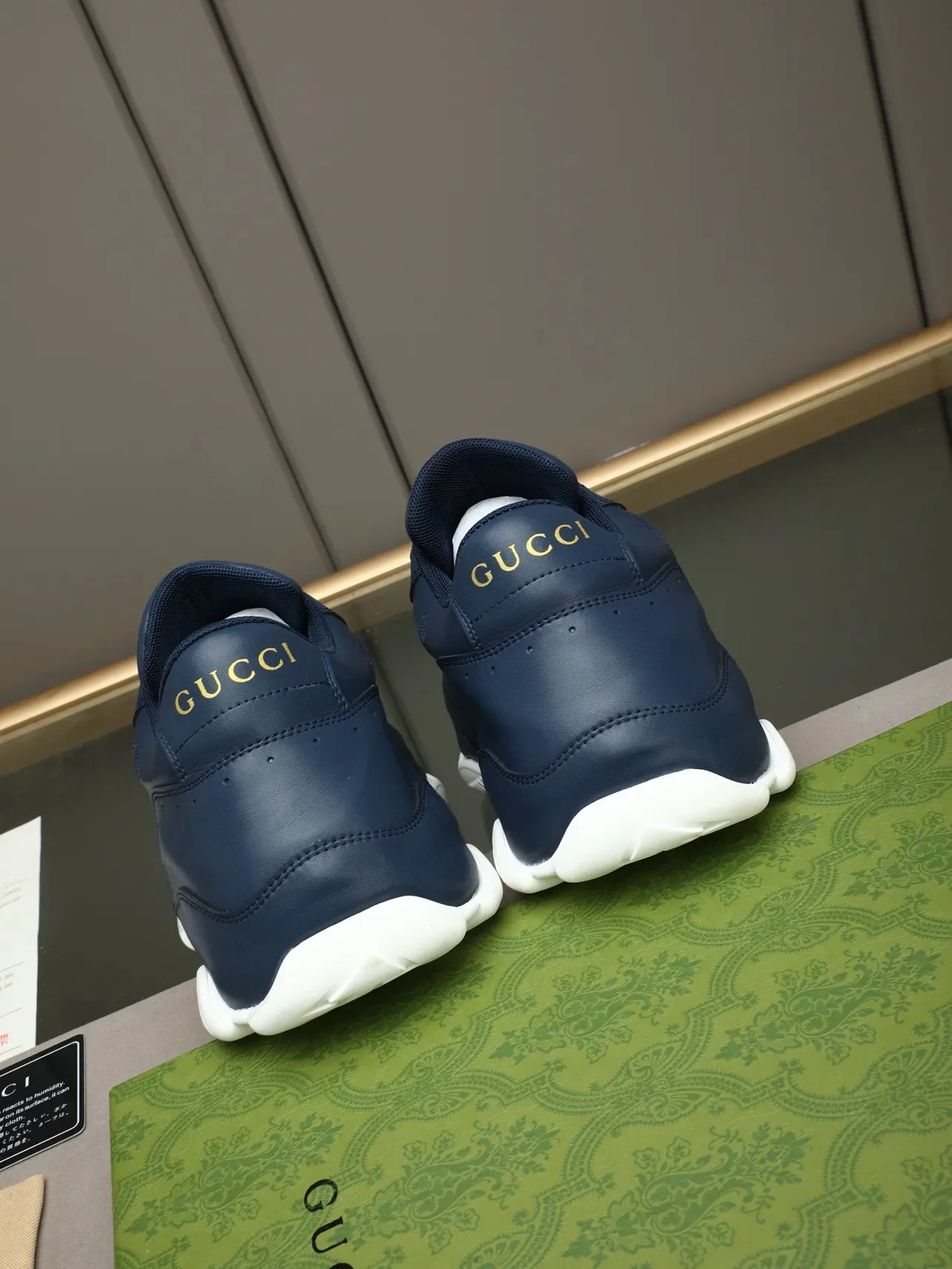 Gucci Screener Bleu marine et beige GG Monogram Lifestyle Sneakers 4