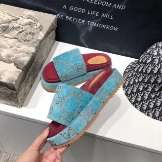Gucci Screener turquesa y terciopelo rojo pantuflas