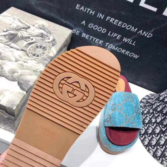 Gucci Screener টারকয়েজ এবং লাল ভেলভেট স্লিপার 2