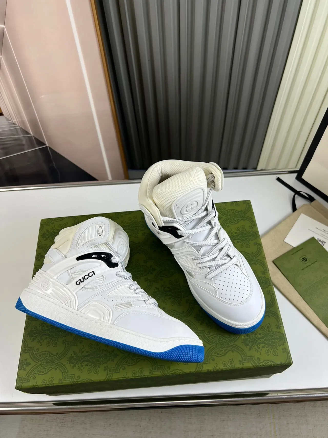 Gucci Screener Blancos y Azules zapatillas lifestyle 5