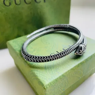 Gucci Pulsera Serpent Scale-Link Negra y Plateada
