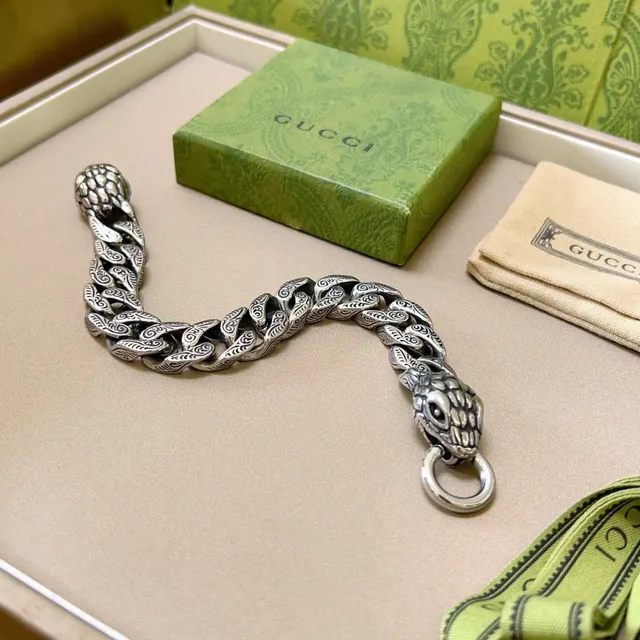 Gucci রূপালী সাপের মাথার টার্মিনাল অলংকৃত পাতাশ্রী খোদাই করা কার্ব লিংক ব্রেসলেট 2