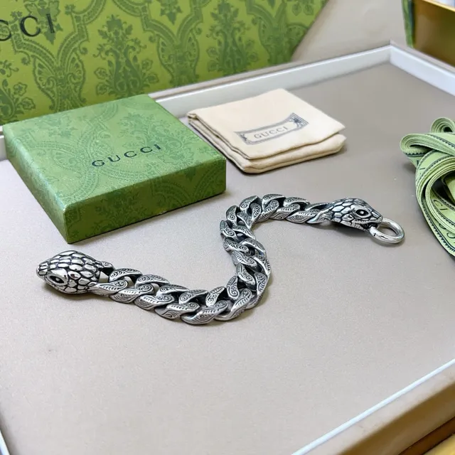 Gucci রূপালী সাপের মাথার টার্মিনাল অলংকৃত পাতাশ্রী খোদাই করা কার্ব লিংক ব্রেসলেট 3
