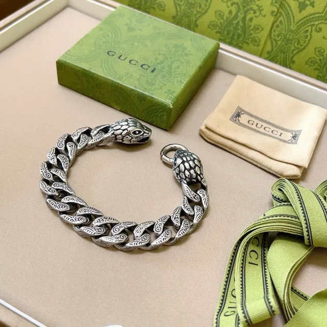 Gucci রূপালী সাপের মাথার টার্মিনাল অলংকৃত পাতাশ্রী খোদাই করা কার্ব লিংক ব্রেসলেট 5