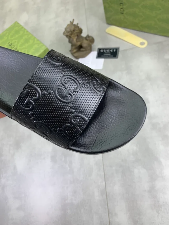 Gucci Slide Preto e Marrom Escuro com GG Monogram embossado 18
