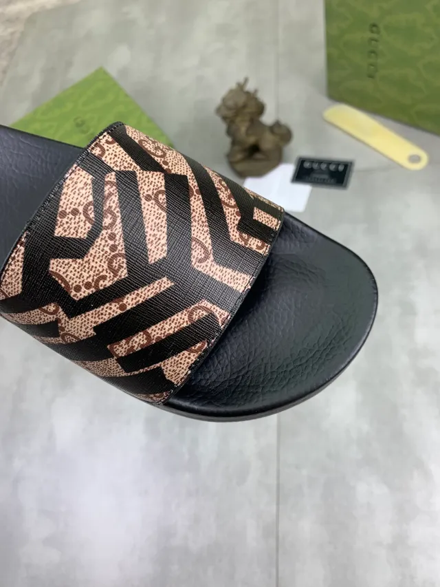 Gucci Slide Preto e Marrom Escuro com GG Monogram embossado 19