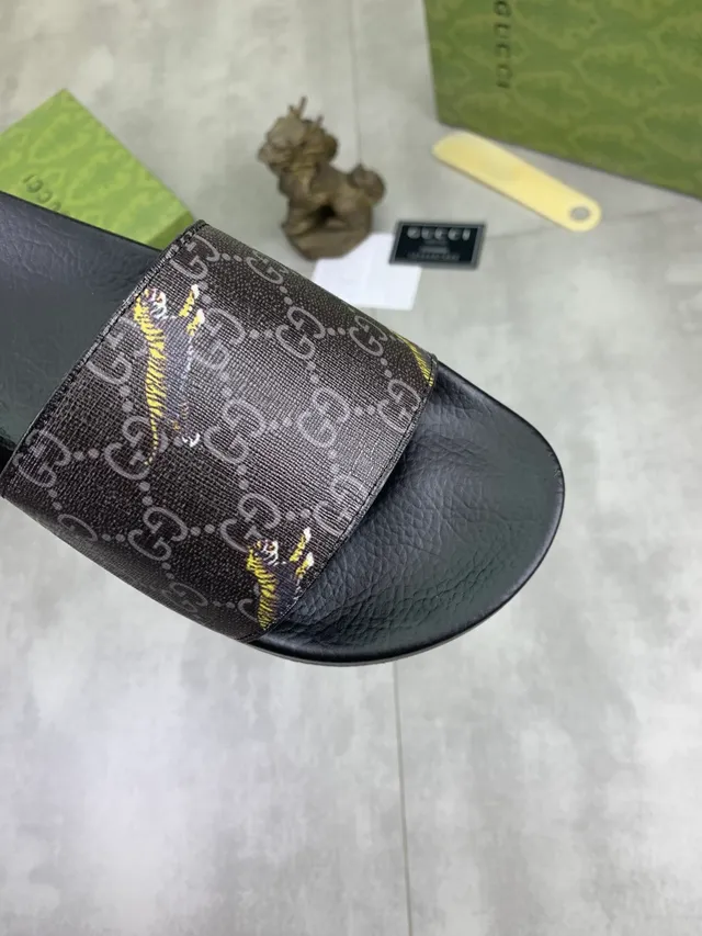 Gucci Slide Preto e Marrom Escuro com GG Monogram embossado 21
