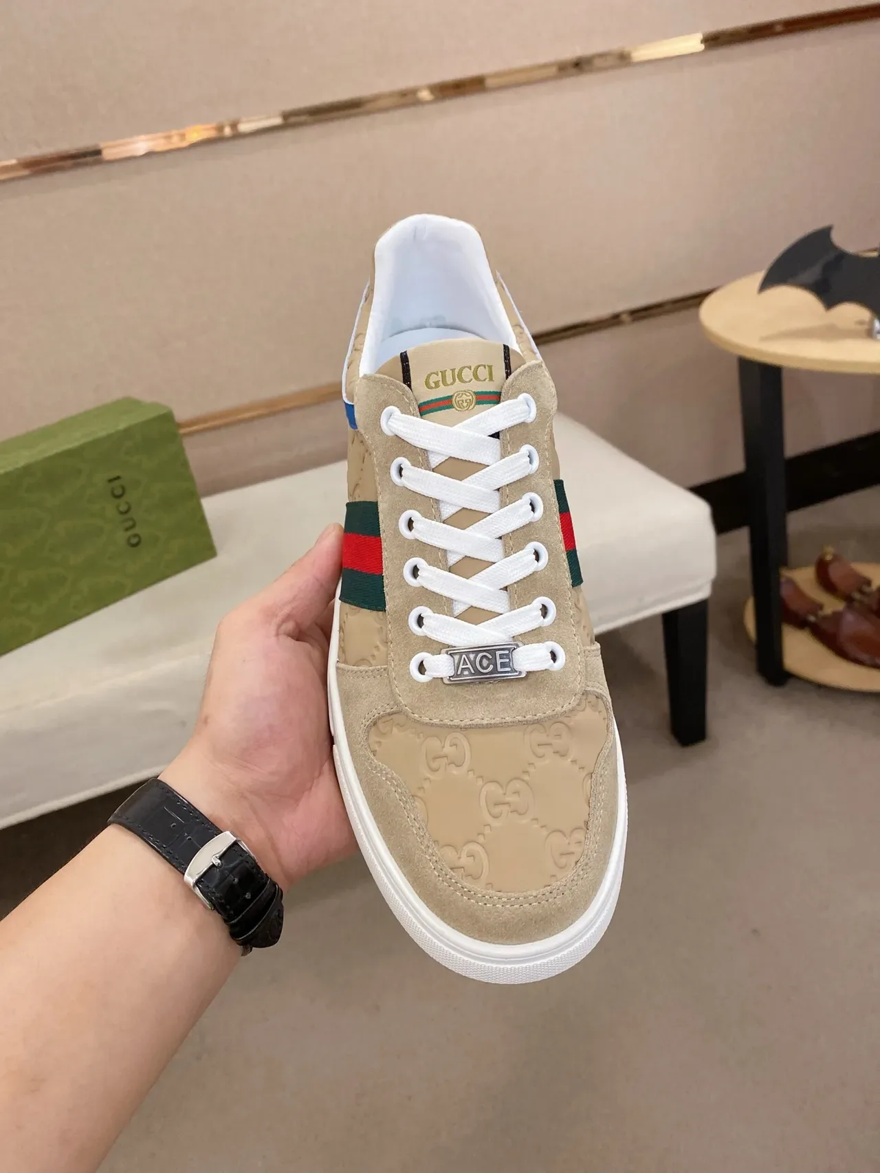 Tênis Gucci Tennis 1977 Beige GG Monogram Web Stripe Lifestyle 5
