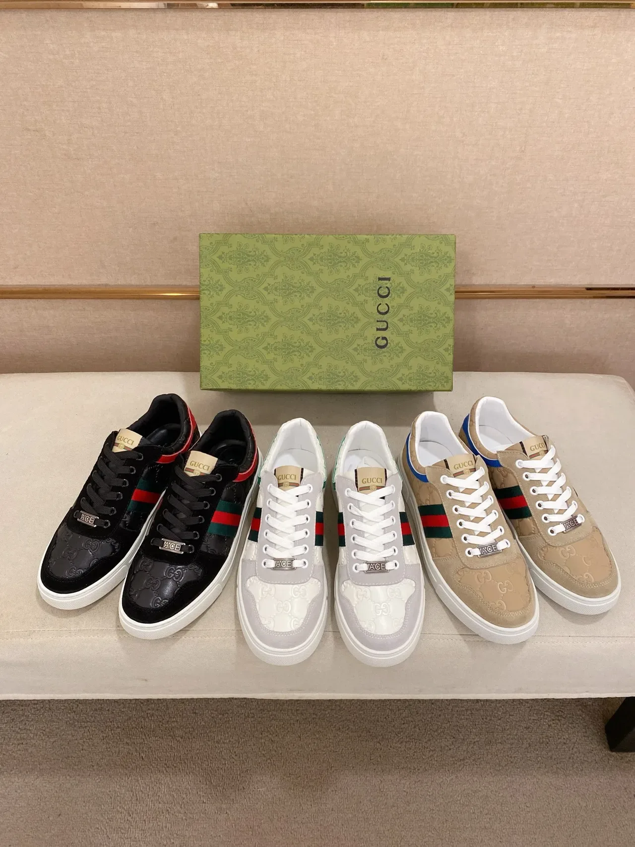 Tênis Gucci Tennis 1977 Beige GG Monogram Web Stripe Lifestyle 6