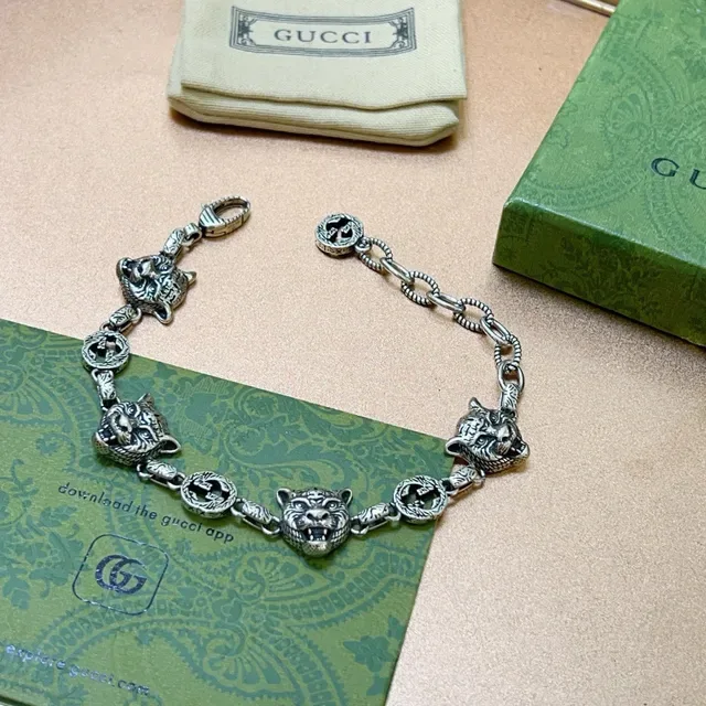Gucci Tiger Head and Interlocking G Motif Silver Bracelet 2
