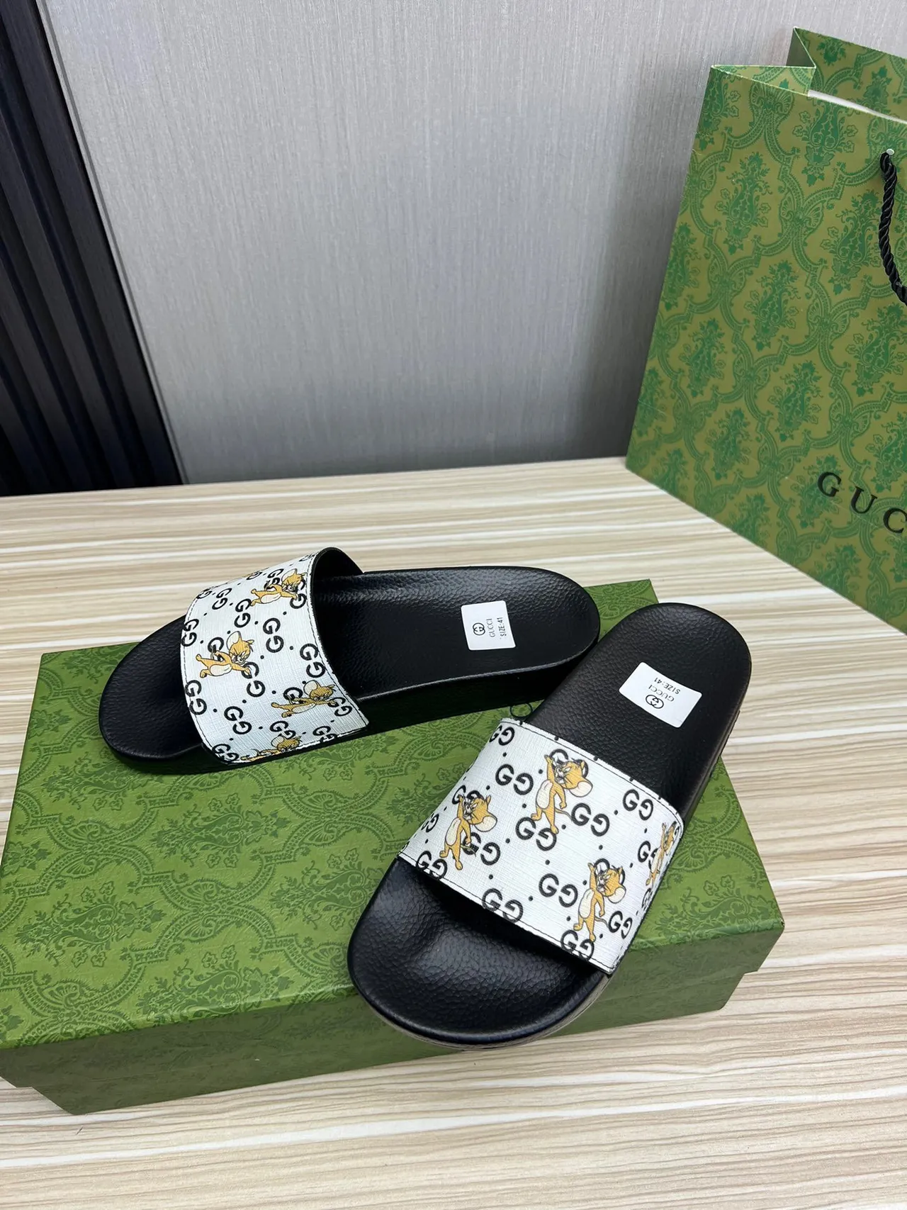 Gucci Tom & Jerry GG imprimé glisseuses 8