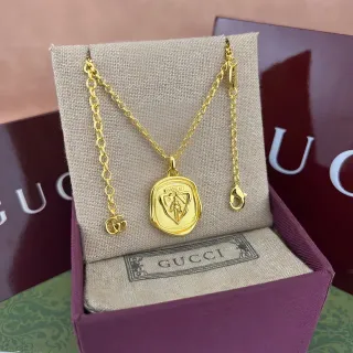 Gucci Pendentif Sceau de Cire Collier Doré