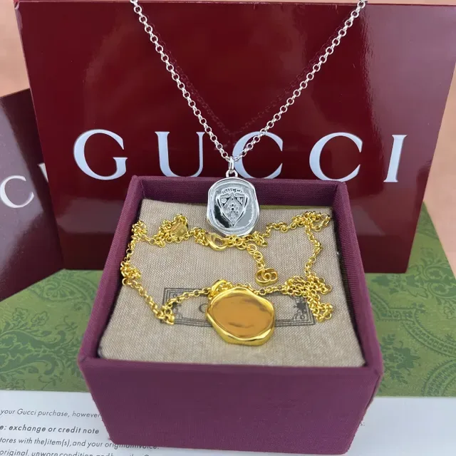 Gucci মোমের সিল পেন্ডেন্ট গোল্ড-টোন নেকলেস 4