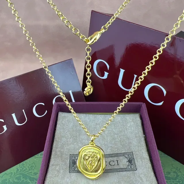 Gucci মোমের সিল পেন্ডেন্ট গোল্ড-টোন নেকলেস 5