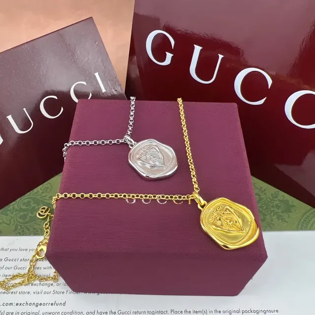 Gucci মোমের সিল পেন্ডেন্ট গোল্ড-টোন নেকলেস 7