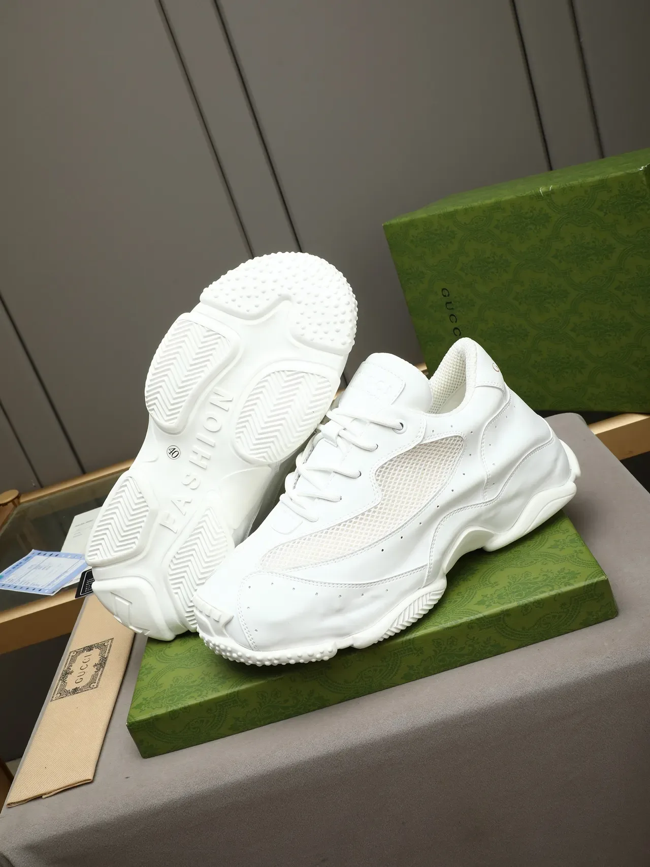 Gucci حذاء رياضي أبيض جلد مثقوب شبك 4