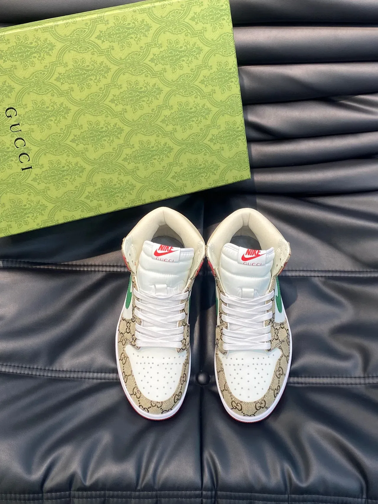 Gucci x Nike Air Jordan 1 Monogram Canvas Verde Vermelho Branco Tênis Lifestyle 2
