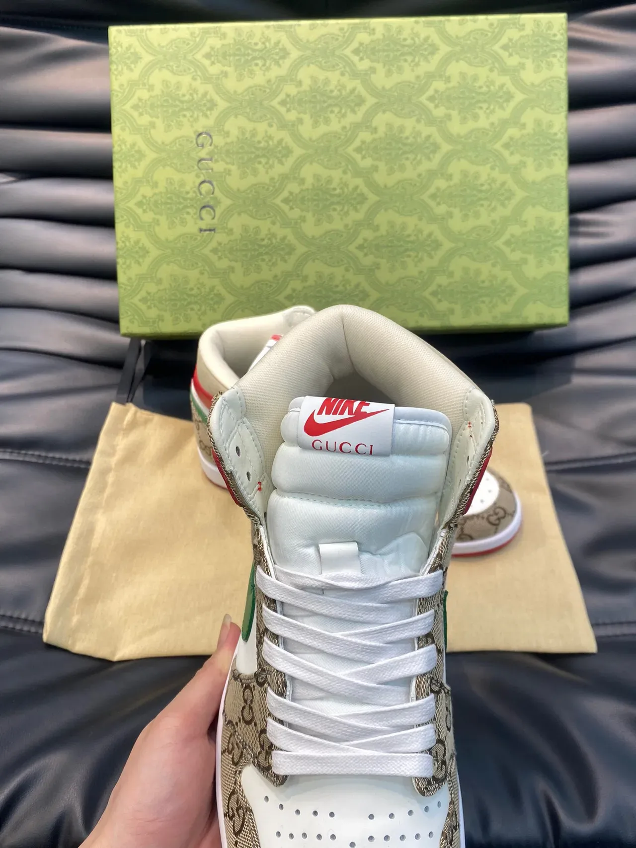 Gucci x Nike Air Jordan 1 Monogram Canvas Verde Vermelho Branco Tênis Lifestyle 5