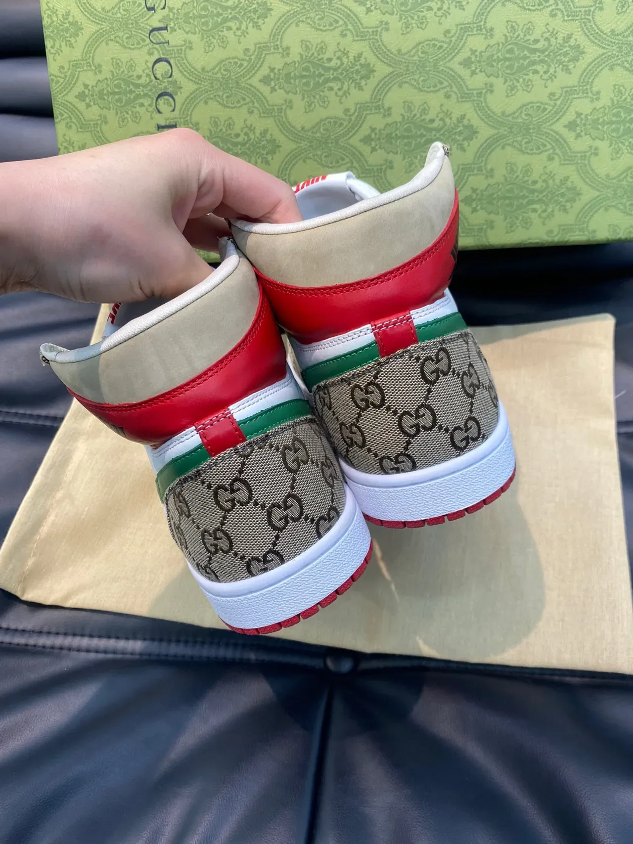 Gucci x Nike Air Jordan 1 Monogram Canvas Verde Vermelho Branco Tênis Lifestyle 6