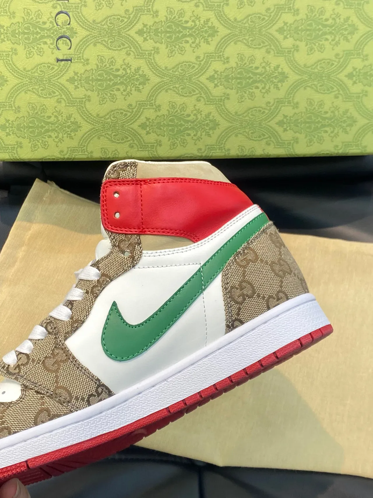 Gucci x Nike Air Jordan 1 Monogram Canvas Verde Vermelho Branco Tênis Lifestyle 7