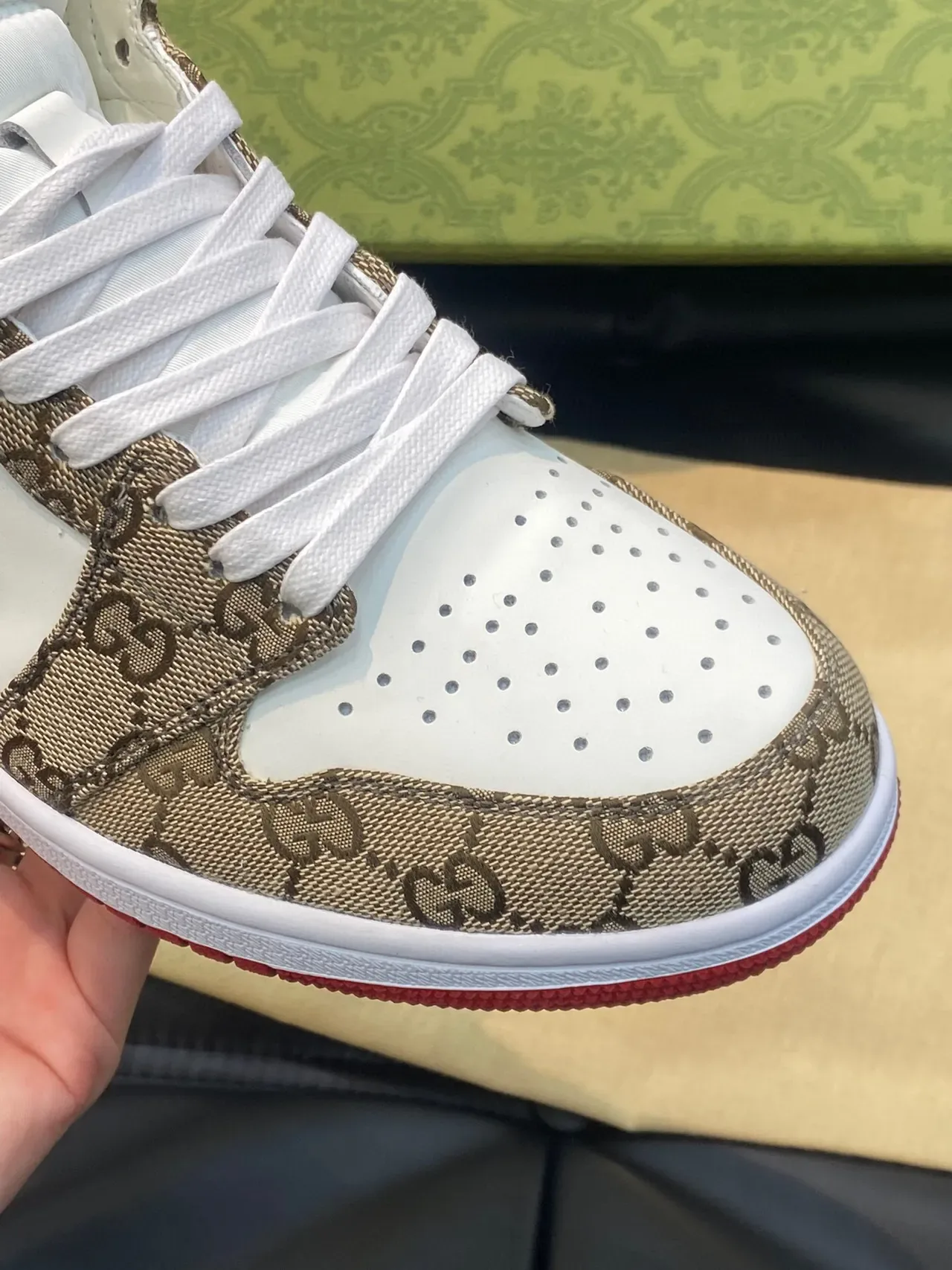 Gucci x Nike Air Jordan 1 Monogram Canvas Verde Vermelho Branco Tênis Lifestyle 8