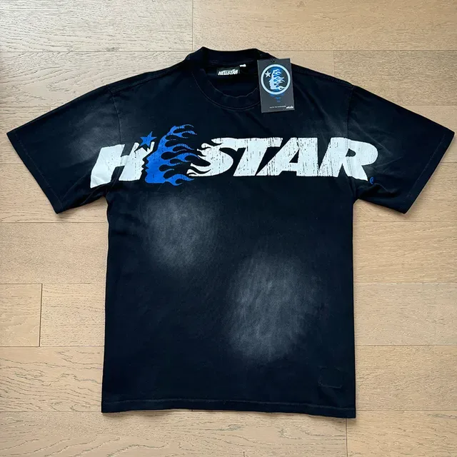Camiseta preta Hellstar com estampa gráfica motivo de chamas 2