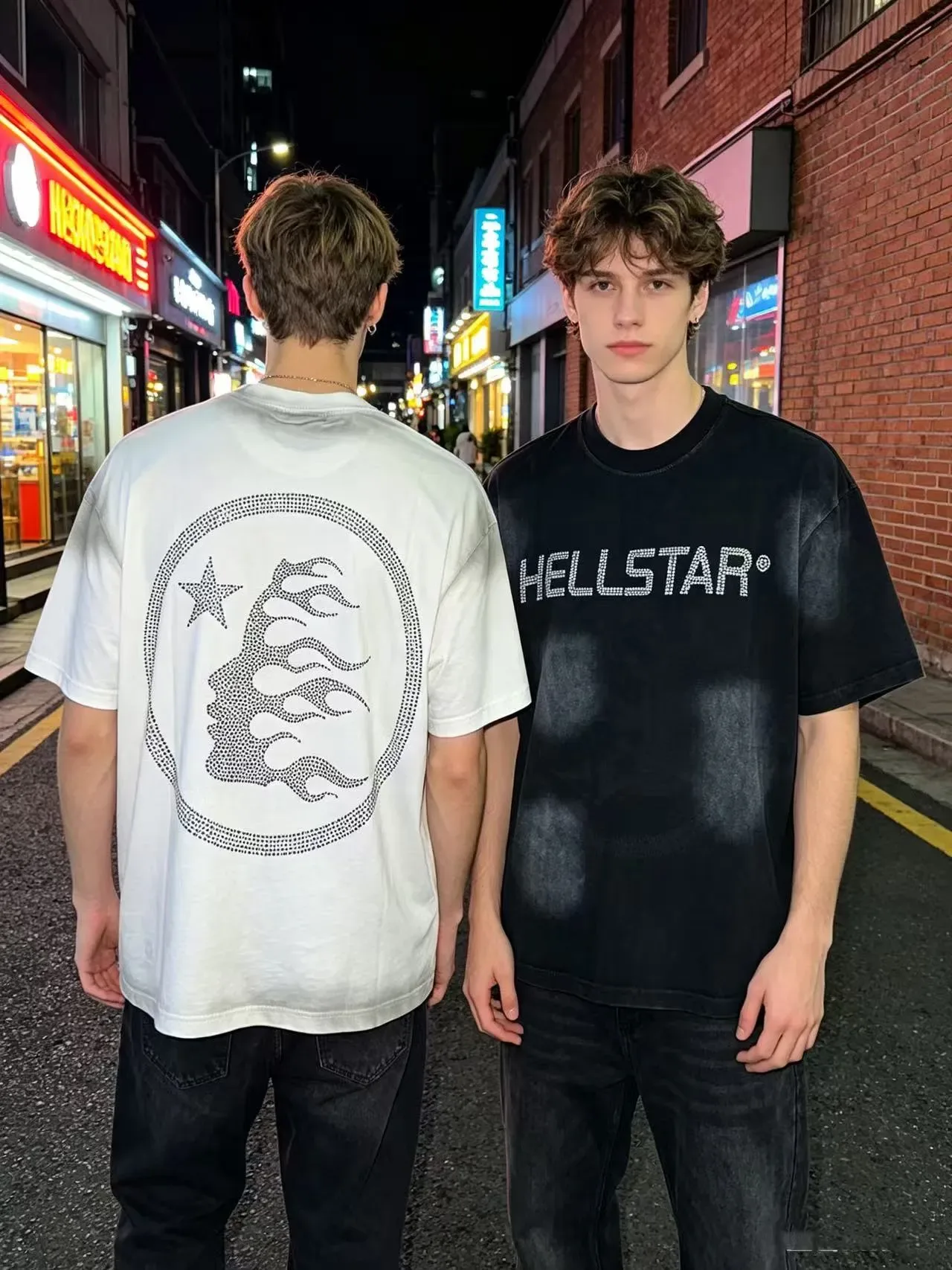 Camiseta oversized Hellstar gola redonda com logo de strass 2
