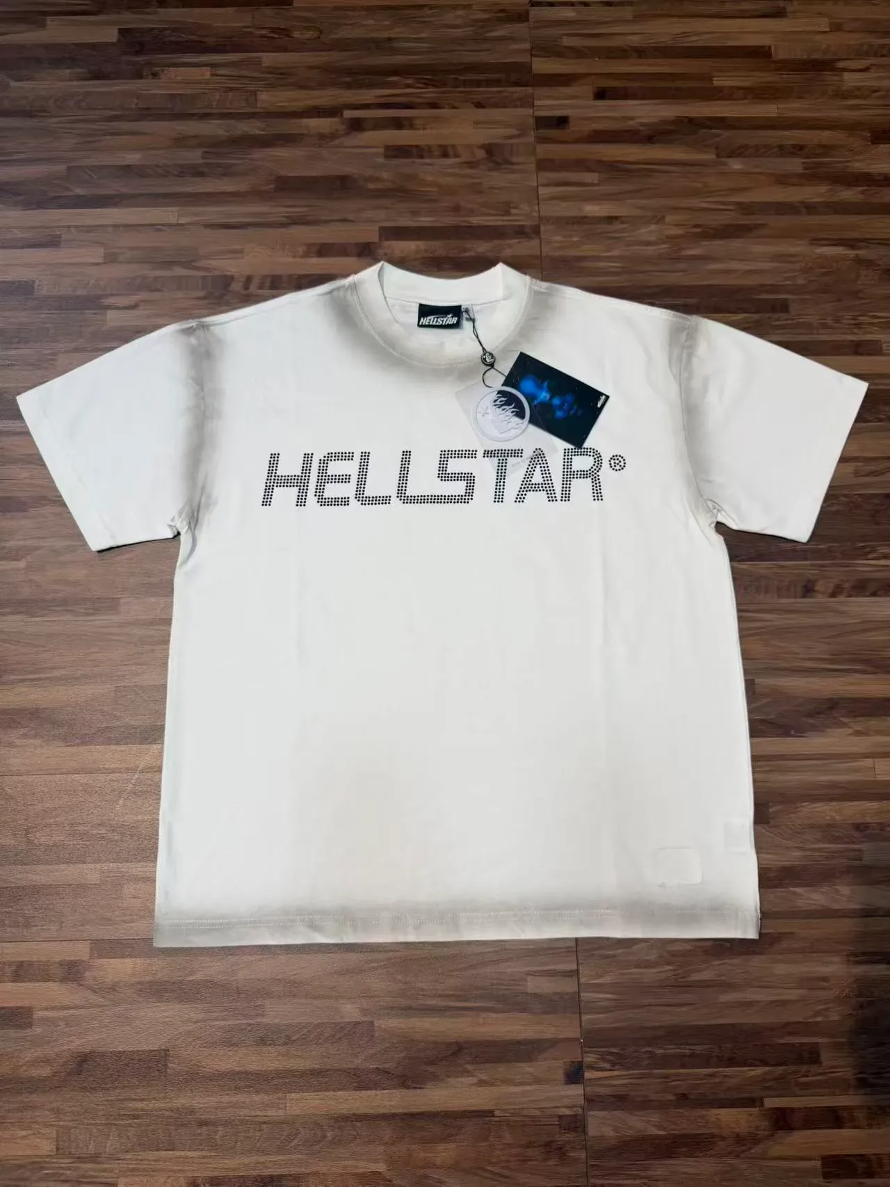 Camiseta oversized Hellstar gola redonda com logo de strass 4