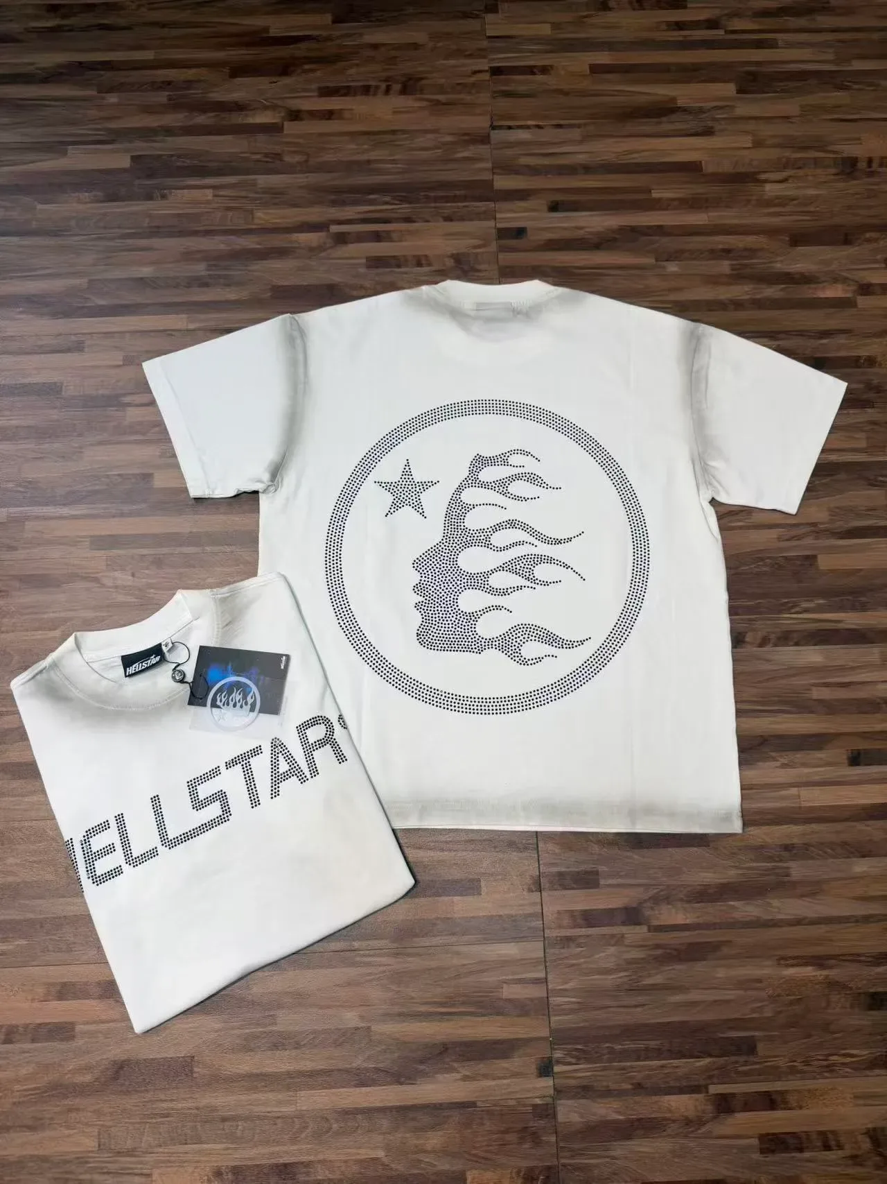 Camiseta oversized Hellstar gola redonda com logo de strass 6