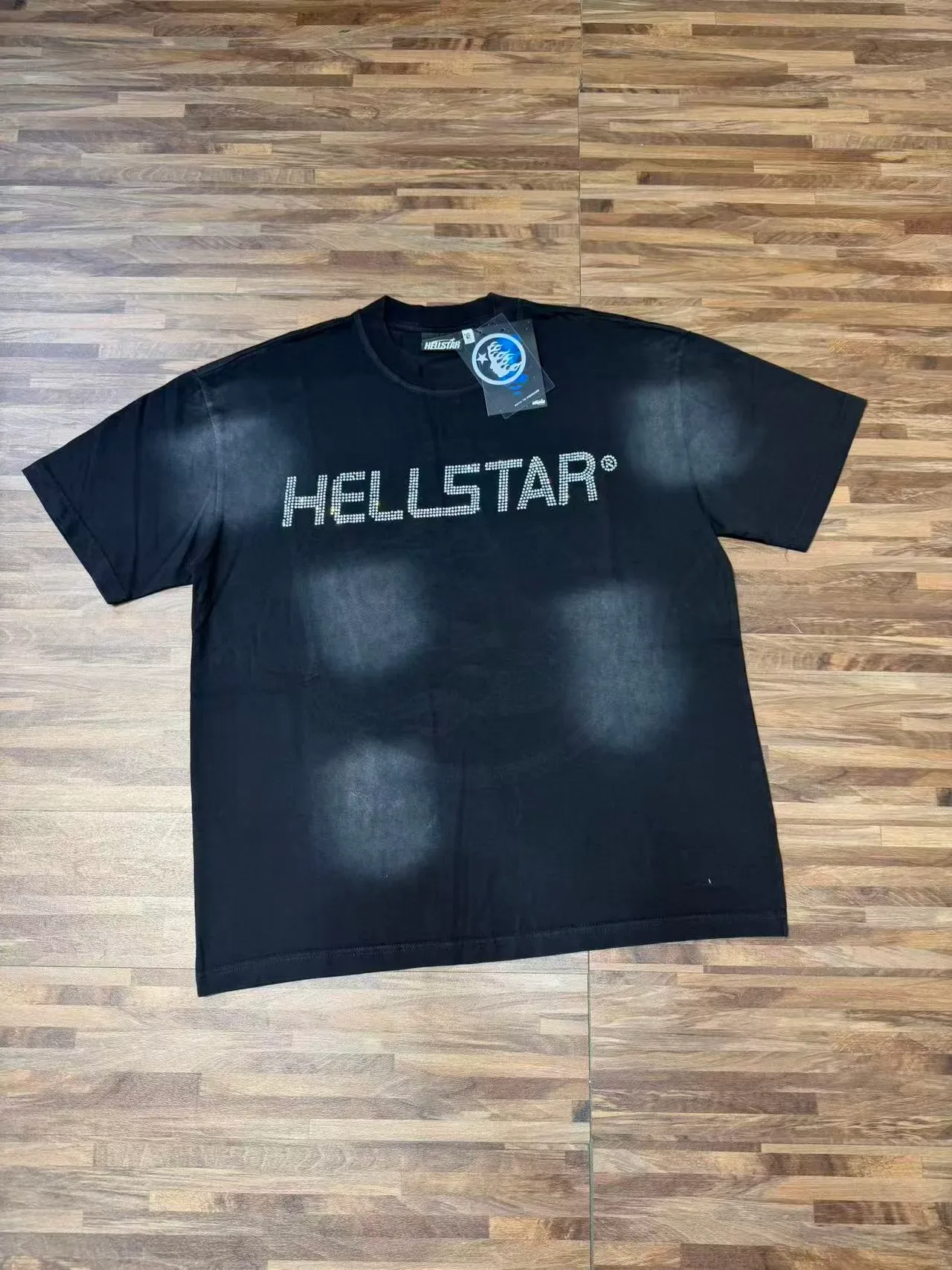 Camiseta oversized Hellstar gola redonda com logo de strass 8