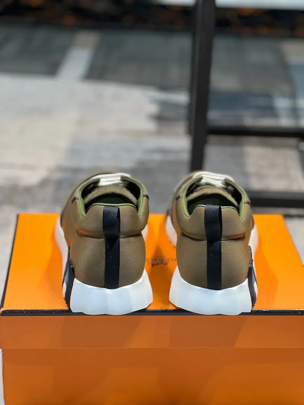 Hermès Army Green White Olive 麂皮和织物鞋面 系带运动鞋 2