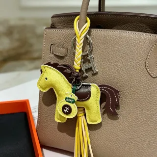Hermès बेज़-येलो संरचित चमड़ा टॉप हैंडल हैंडबैग
